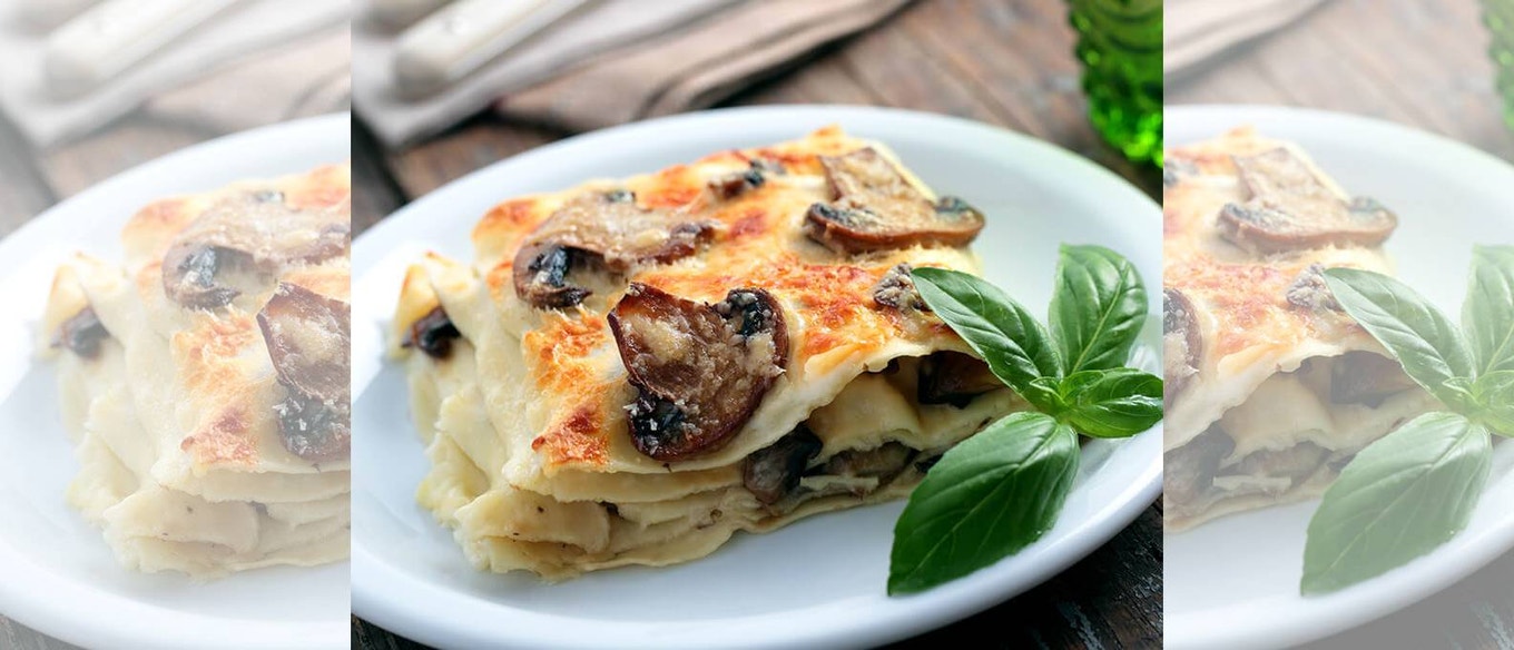 Naudanliha-herkkusienilasagne mozzarellalla ja parmesaanikuorella Dolmio