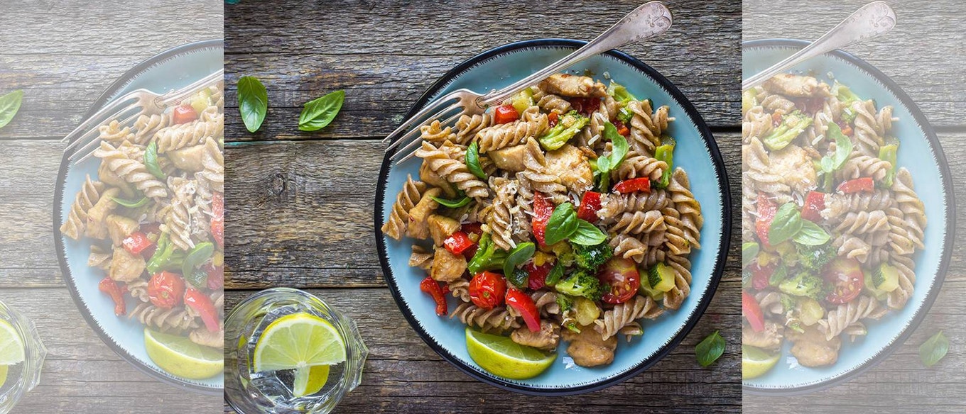 Pastagratiinia kanan, parsakaalin ja kirsikkatomaattien kanssa Dolmio
