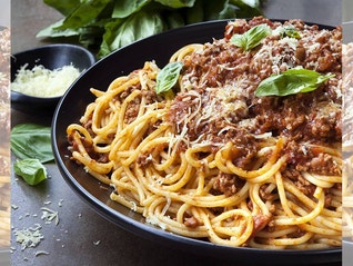 Spagettia lihakastikkeella Dolmio